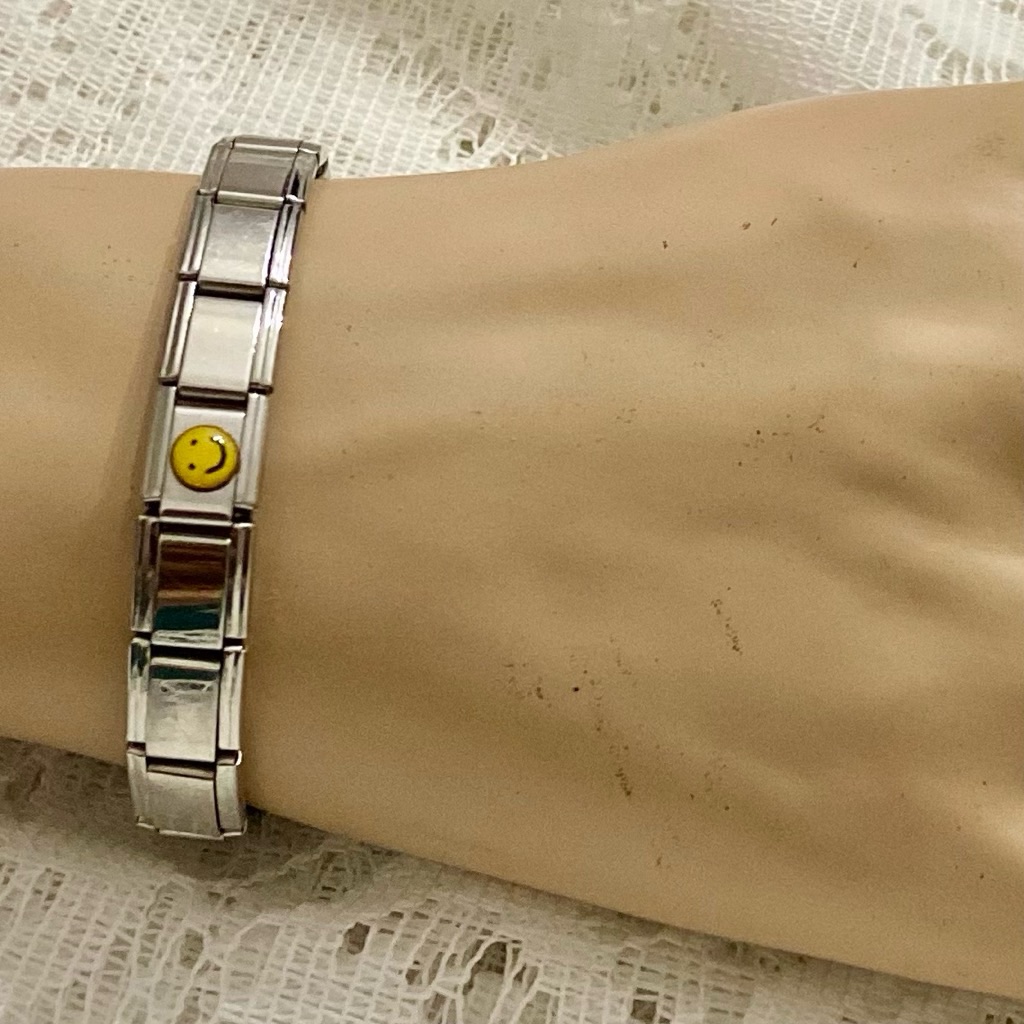 Vintage, D’linkq Smiley Silver Tone Stretchable Bracelet
